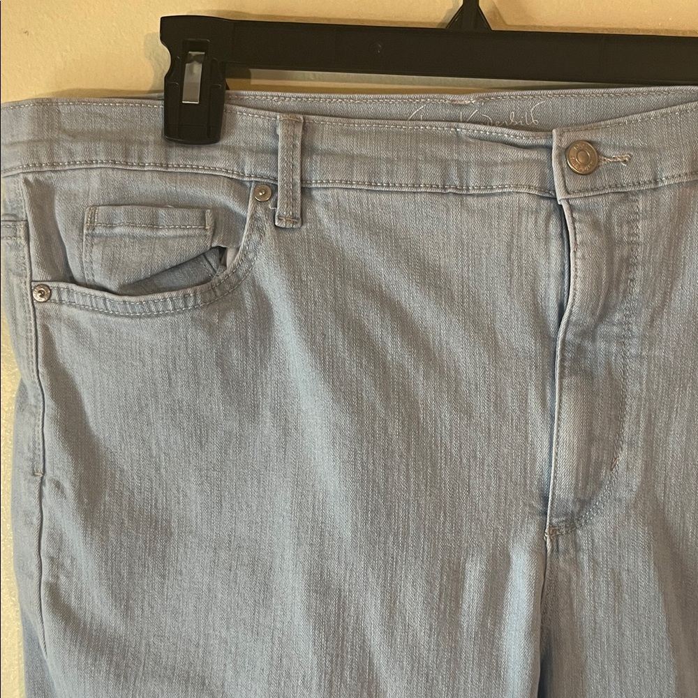 Gloria Vanderbilt Sky Blue Cropped Jeans - Picture 2 of 4